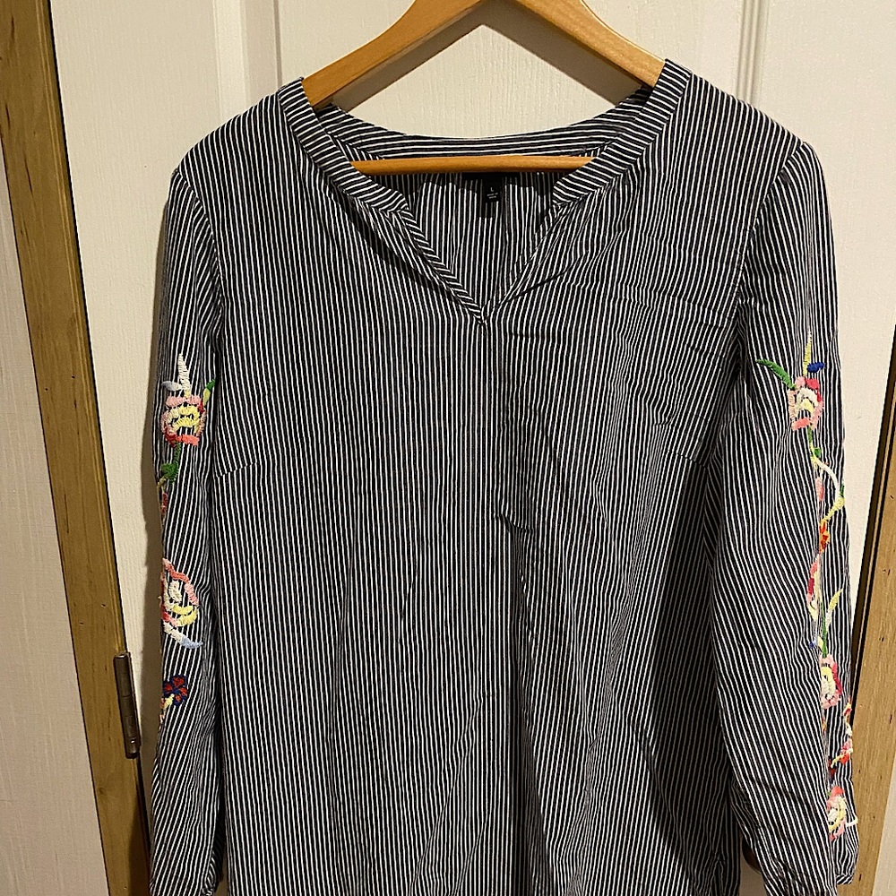 Talbots Size L Striped Navy Blue with embroidery Pre-owned